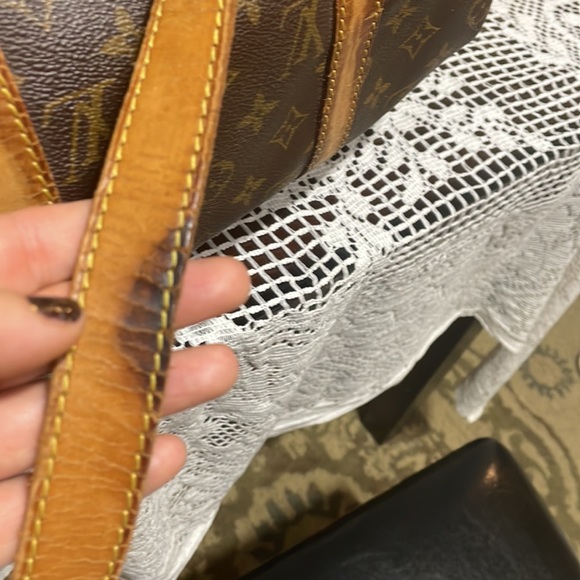 Authentic Louis Vuitton duffel. Tag, strap and lock and key included. - Picture 7 of 10